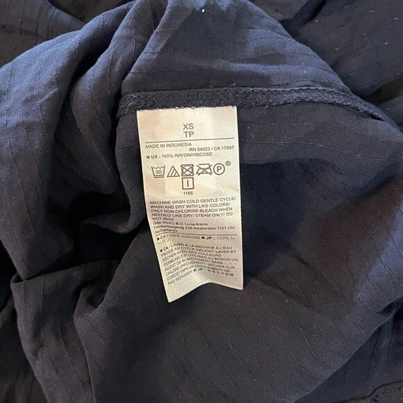 BANANA REPUBLIC WOMENS BUTTON DOWN RUFFLED BLOUSE NAVY BLUE SIZE XSMALL - Picture 6 of 9